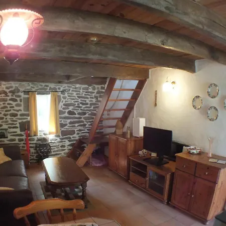 La Maison De Poupee Berrien Esterno foto