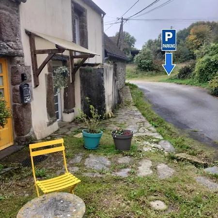 La Maison De Poupee Berrien Esterno foto