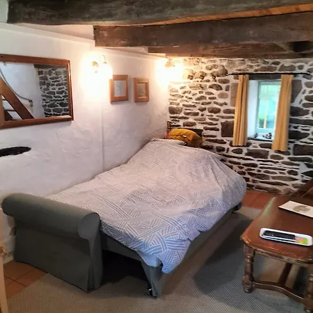 La Maison De Poupee Berrien Esterno foto